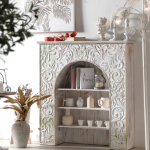 ديكور مدفأة منقوش