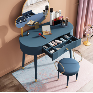 تسريحه حديثة مع كرسي