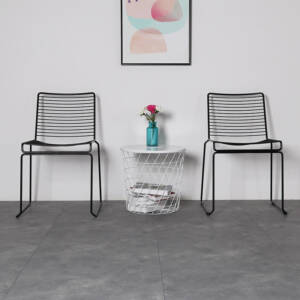 كرسي طعام معدني بسيط