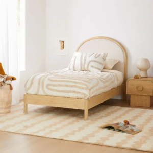 سرير أطفال خشبي