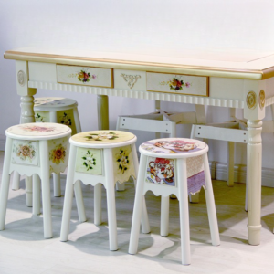 كرسي طاولة طعام  بتصميم اسكندنافي