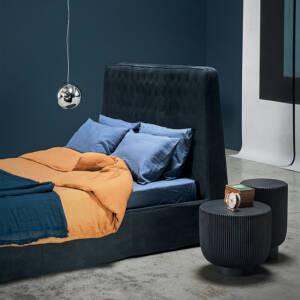 طاولة جانبية بتصميم دائري