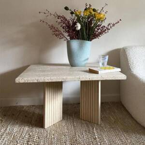 طاولة قهوة بتصميم منحرف الزوايا