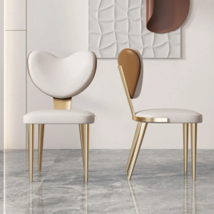 كرسي طعام بتصميم علي شكل قلب